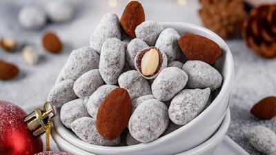  طرز تهیه بادام های شکلاتی / یک میان وعده خانوادگی دنج برای تعطیلات!