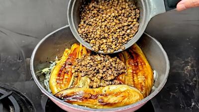  طرز تهیه یک غذای ساده و جدید با بادمجون / به قدری لذیذه که انگشتاتم میخوری