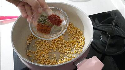  ذرت با ادویه زیاد / پاپ کورن با ادویه زیاد طعمی شبیه چیپس دارد