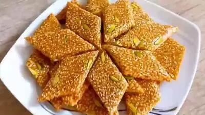  طرز تهیه سوهان کنجدی مقوی و خوشمزه فقط با ۳ قلم مواد ساده !
