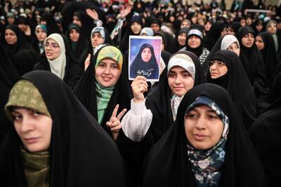 عکس/ سلام نظامی دختران ایران در حضور رهبر انقلاب | اقتصاد24