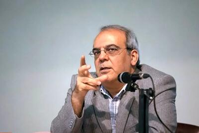  انتقاد عباس عبدی از ادعای نمایندگان علیه روحانی: بر سر شاخ نشسته و بن می‌بُرند