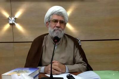  فتوای عجیب یک آیت الله علیه یک روحانی: حکم کفر و خروج از دین بر او صادق است!