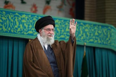  رهبر معظم انقلاب: زن، کارگزار خانه نیست، مدیر است