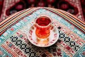  یک مرد کرجی رکورد خوردن چای را شکست/ ویدئو