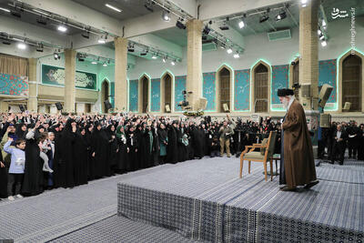  عکس/ دیدار هزاران نفر از زنان و دختران با رهبر انقلاب