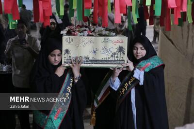  استقبال مادران و همسران شهدا از پیکر شهید گمنام دفاع مقدس در هشتبندی