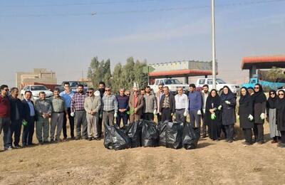  ۴ هکتار مزارع آلوده به پلاستیک روستای کرند گرمسار پاکسازی شد