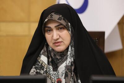  سمیه رفیعی، نماینده مجلس: اگر بنا دارید نهاد خانواده را له بکنید، سقف حمایتی ۱۴ سکه و عندالاستطاعه را برای مهریه تعیین کنید