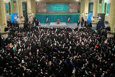  رهبر انقلاب: زن، کارگزار خانه نیست، مدیر است/ حق مهم و بزرگ زن در خانه «نفی هر گونه خشونت علیه او» است