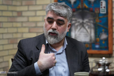  آمریکا ویزا نمی‌دهد چون می‌ترسد آنجا سلام نظامی بدهیم/فقط دو قشر با پرچم دور افتخار می‌زنند؛ شهدا و ورزشکاران - پارس فوتبال