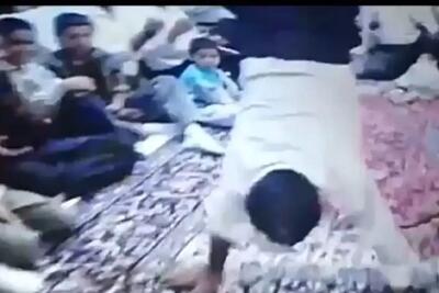  آواز شاد؛ تو عروسی دهه چهل تو مردونه یارو پشتک میزنه و رقص سوسماری میره