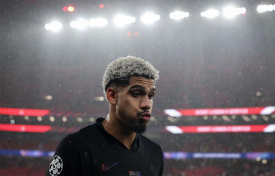  حمایت تماشاگران بارسلونا از رونالد آرائوخو در نیوکمپ / عکس