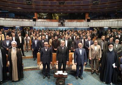  حضور پزشکیان در همایش «حقوق ملّت و آزادی‌های مشروع در منظومه فکری آیت‌الله خامنه‌ای» - تسنیم