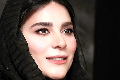  نگاهی به خونه مجردی سحر دولتشاهی با تزئینات گچی معماری باروک و عتیقه جات نفیس