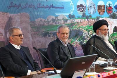  شوخی پزشکیان با اعتراض در مورد بودجه؛ اگر تاجگردون پول‌ها را درست تقسیم نکرده یقۀ او را بگیرید!