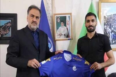  استقلال در شوک: بازیکن گران‌قیمت تیم سرکشی کرد / مدافع مغضوب استقلال قصد جدایی از آبی‌ ها و پیوستن به پرسپولیس دارد / جنجال در استقلال: مدافع طردشده در راه پیوستن به رقیب سنتی، پرسپولیس | اندیشه قرن