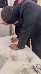  ببینید/ لحظه امضای رضایتنامه اهدای اعضای بدن دومین فرزند سقاب اصفهانی