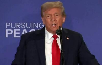  ترامپ: شاید یکی از دو نفری که پشت من هستند در انتخابات ۲۰۲۸ نامزدشوند شاید هم هر دو با هم نامزد شوند+ تصویر