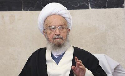  آیت‌الله مکارم شیرازی: مردم باید بدانند در حرم‌ها چه می‌گذرد/ نباید روزی بگذرد که در اماکن مقدسه خطیبی حضور نداشته باشد/ حرم‌ها کانون‌های فرهنگی مؤثر برای عموم مردم و پناهگاهی برای افراد با مشکلات معنوی است