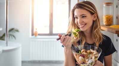  برای جلوگیری از مسمومیت غذایی، این خوراکی‌ها را خام نخورید!