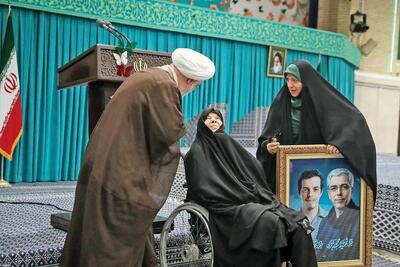  مقام معظم رهبری با نقد نگاه غرب به زن و تبیین نگاه اسلام: جمهوری اسلامی باعث ارتقاء و پیشروی زنان شد