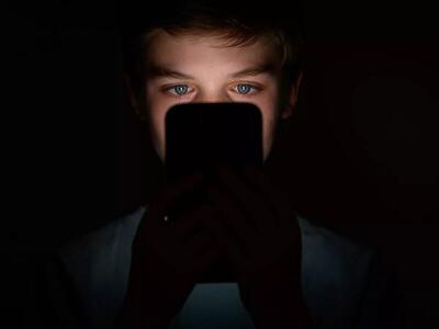  نتایج یک مطالعه جدید درباره تلفن‌های هوشمند و کودکان