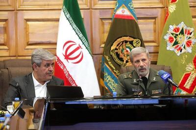  سرلشکر حاتمی: تا پای جان در دفاع از نظام اسلامی ایستاده‌ایم/ لحظه‌ای را در ارتقای توان دفاعی و اقتدار خود از دست نداده‌ایم