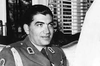  «هویدا» کنار «غلامرضا پهلوی و همسرش»؛ دهه 40