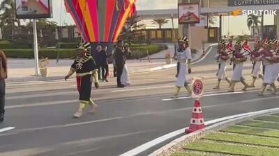  لنز «اسپوتنیک» مشارکت گروه موسیقی نظامی را در پایان رویدادهای روز سوم در EDEX-2025 به تصویر می‌کشد