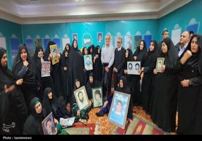  دیدار رئیس‌ جمهور با خانواده‌های معظم شهدا‌/ پزشکیان: مطالبات شما را پیگیریم - تسنیم