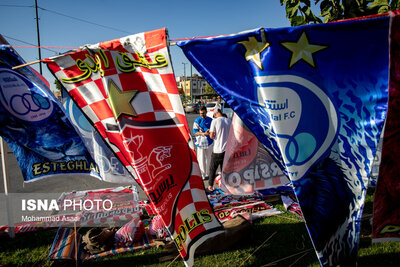 درگیری میان هواداران استقلال و پرسپولیس/ تماشاگران با بلیت بیرون استادیوم ماندند!
