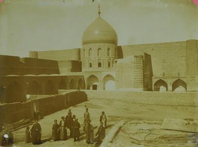  خاطرات ناصرالدین‌شاه: گنبد بقعه متبرکه امام حسین‌(ع) را آقا محمدخان مرحوم از نو ساخته، بزرگ کردند، گنبد را طلا کردند