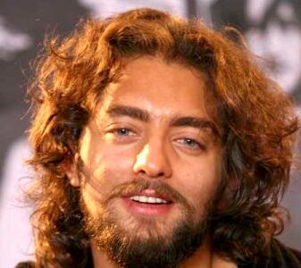 عکس داغ امروز | سلفی ماشینی از بهرام رادان با ژستی خاص