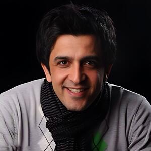 عکس داغ امروز | خنده های زیبای مجید یاسر در کنار دختر جذابش