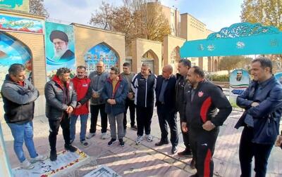  ادای احترام  مسئولان سازمان لیگ، مسئولان فرهنگی و کانون‌های هواداران پرسپولیس و استقلال به مزار سردار شهید جنگ ۱۲ روزه