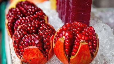  بهترین و سریعترین روش پوست کندن و برش انار؛ تا حالا اشتباه پوست میکندیم