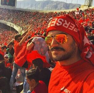  درگیری هواداران استقلال و پرسپولیس روی سکو+ فیلم