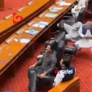 ورود غیر منتظره یک الاغ به پارلمان پاکستان