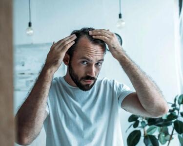 یک اتفاق استرس‌زا برای شروع روند ریزش مو کافی است