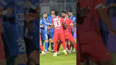 لحظه درگیری سرژ اوریه پس از پایان بازی با استقلال