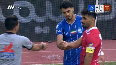  پرتاب بطری و سنگ به سمت عالیشاه از سوی هواداران استقلال