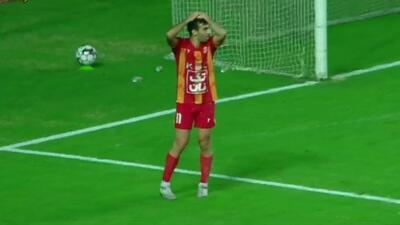  عجیب ترین صحنه هفته 12 لیگ برتر/ بازیکن فولاد، دروازه خالی و تیر عمودی و افقی دروازه مس