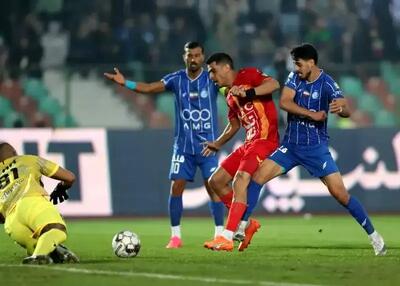  تکمیل زودهنگام سکوهای ورزشگاه اراک پیش از دربی ۱۰۶