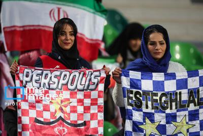  فیلم/ ازدحام در ورودی ورزشگاه اراک؛ سردرگمی هواداران پرسپولیس و استقلال