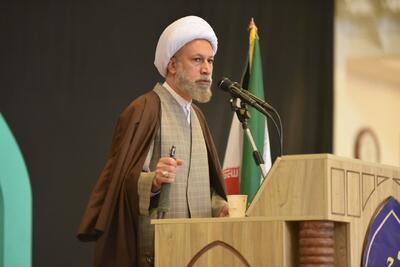  امام جمعه شیراز: دانشجویان باید میدان‌دار استکبارستیزی و تحقق عدالت و پیشرفت باشند