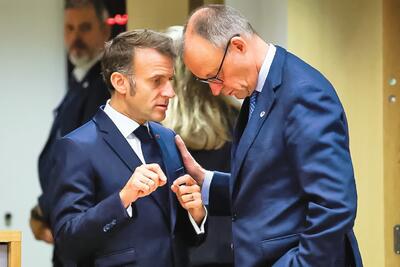 ماکرون: امریکا در شرف خیانت به اوکراین است 