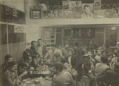  قهوه‌خانه عاشقان «پرسپولیس» در دهه ۵۰/ همگی همراه بوق چندلوله‌ایی «محمد بوقی» دم می‌گرفتند/ فریاد زدم: «پروین! آقایان را بساز»
