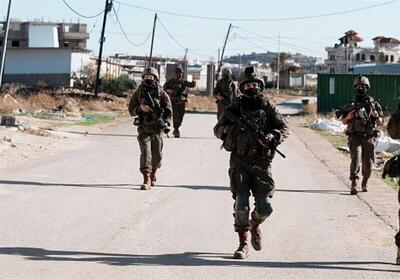 یورش اشغالگران به مناطق مختلف کرانه باختری/ نبرد شدید جوانان فلسطینی با متجاوزان