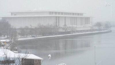 بارش شدید برف در محل برگزاری مراسم قرعه کشی جام جهانی ۲۰۲۶ +فیلم - پارس فوتبال